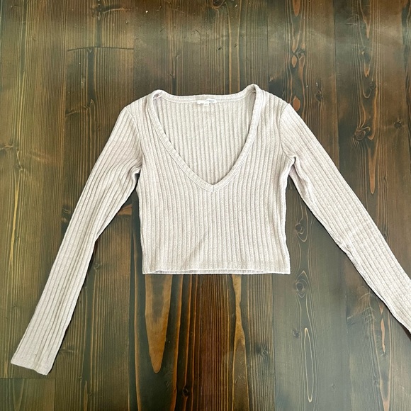 Aritzia Wilfred Free V Neck Long Sleeve Crop Top - Picture 1 of 7